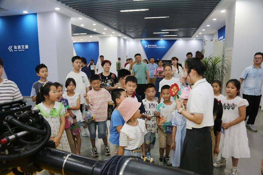 华亿官方网站,华亿huayi(中国)第三届家属开放日活动圆满举行